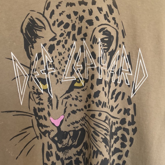 NWT Def Leopard Graphic T-Shirt - Picture 2 of 3